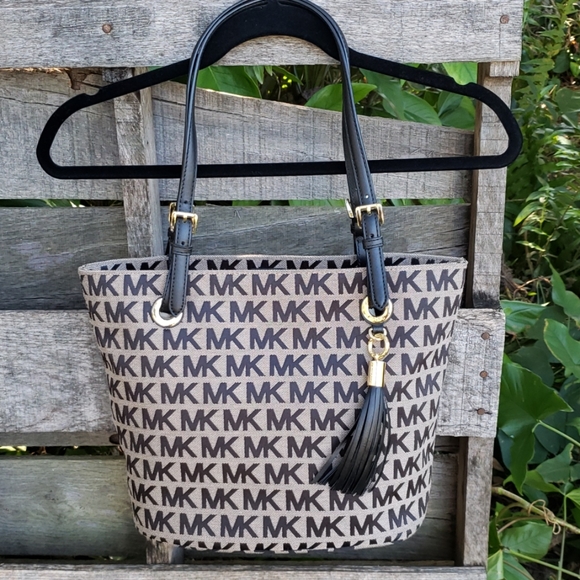 Michael Kors Handbags - HP🏆Michael Kors Jetter Setter Logo Tassel Tote